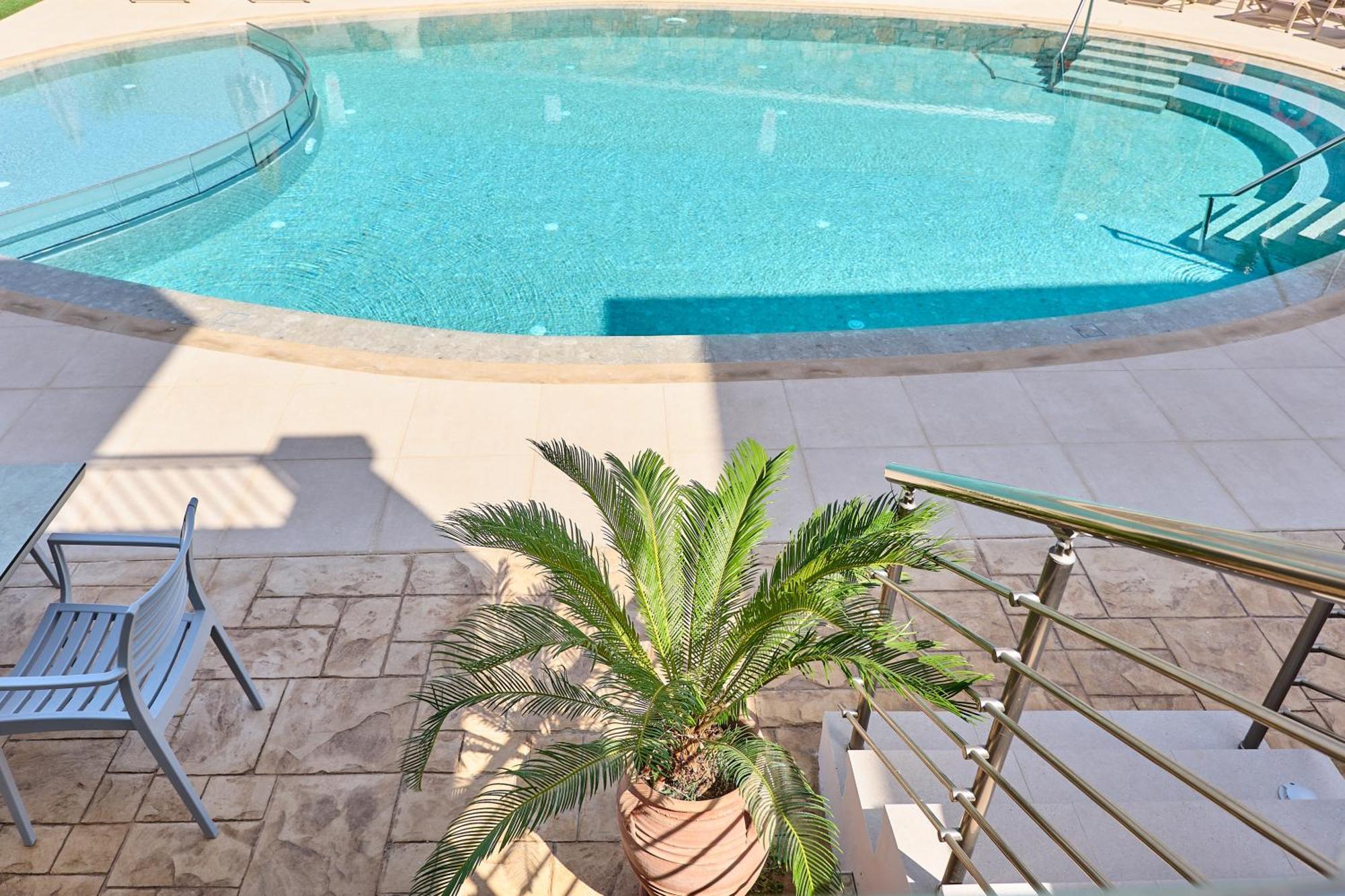 Luxury Suites In Stavromenos Bagian luar foto